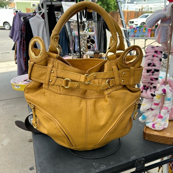Steve Madden Stylish Mustard Yellow Handbag - Picture 1 of 5